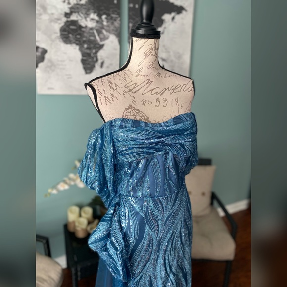 Blue sparkly evening gown sz 22 - Picture 4 of 7
